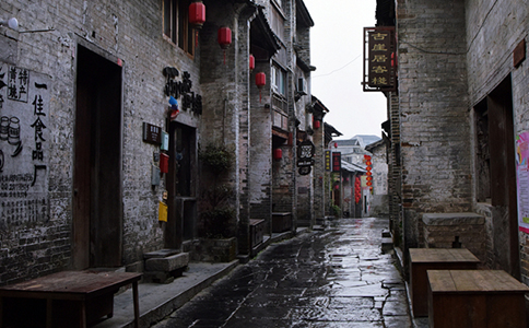 如何游览重庆的古镇和历史街区？