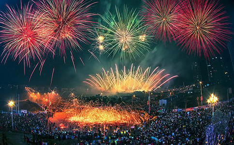 在重庆旅游中如何参加特色节庆和传统习俗？